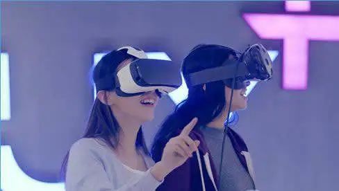 全球VR/AR應(yīng)用持續(xù)深化，聯(lián)創(chuàng)電子、三安光電上漲，VRETF漲近2%
