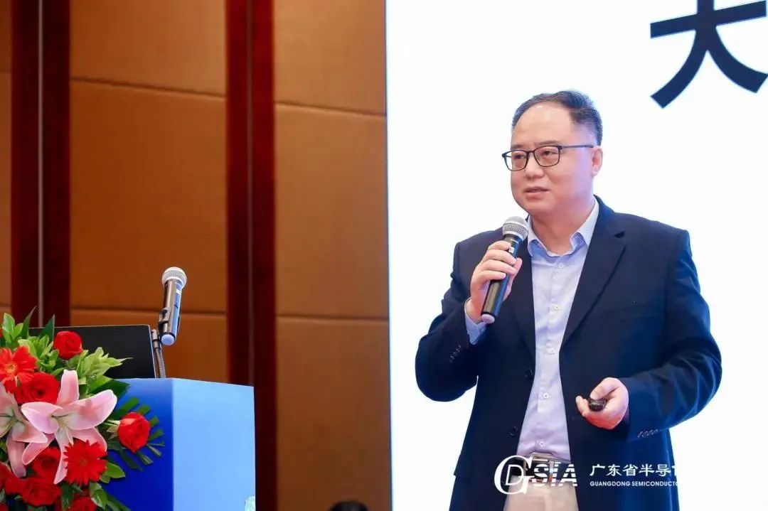 半導體產業技術峰會 | 俄羅斯工程院外籍院士莊巍：后摩爾時代中國將迎來半導體行業的春天